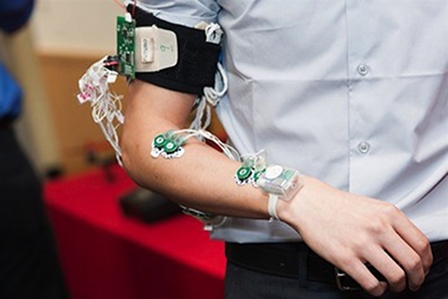 Hệ thống "dịch" ngôn ngữ cơ thể thành tiếng Anh