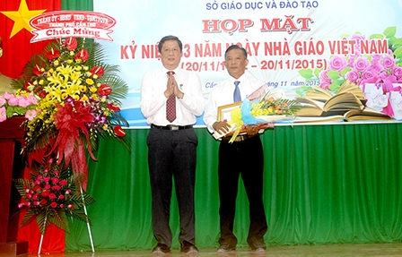 Chung sức, đồng lòng quyết tâm đưa sự nghiệp 
giáo dục của thành phố ngày càng phát triển