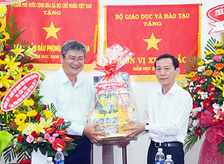 SÔI NỔI CÁC HOẠT ĐỘNG TRI ÂN NHÀ GIÁO