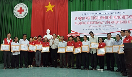 TUYÊN DƯƠNG 17 MÔ HÌNH NHÂN ĐẠO VÀ 59 NHÀ HẢO TÂM, TÌNH NGUYỆN VIÊN