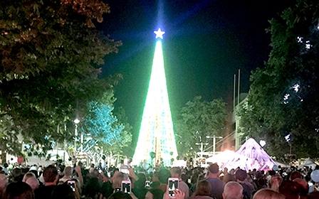 Cây thông Noel sáng nhất thế giới