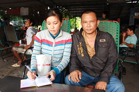 Trao tiền từ thiện