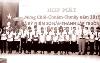 Gỡ khó công tác xóa mù chữ trong đồng bào dân tộc thiểu số