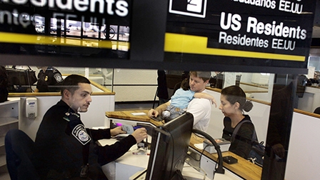 Mỹ siết chặt chương trình miễn thị thực nhập cảnh