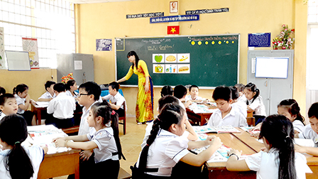 Thúc đẩy mạnh mẽ phong trào
thi đua dạy tốt, học tốt