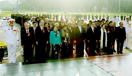 Lãnh đạo Đảng, Nhà nước, MTTQVN viếng Chủ tịch Hồ Chí Minh và tưởng niệm các Anh hùng liệt sĩ