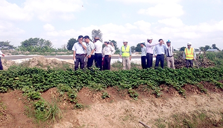 Tháo gỡ khó khăn cho gói thầu đường dẫn vào cầu Vàm Cống