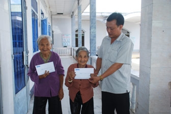 TRAO TIỀN TỪ THIỆN