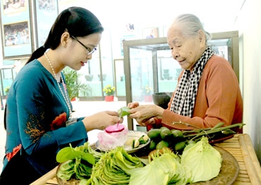 “Gặp nhau ăn một miếng trầu”