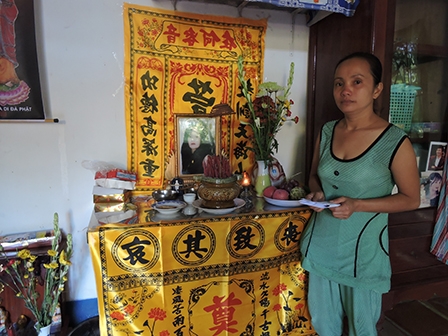 Trao tiền từ thiện