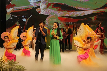 Cho sân khấu mãi sáng đèn...