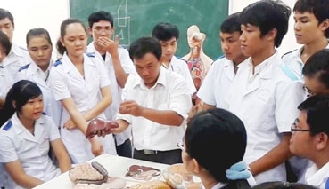 ខិតខំបណ្តុះបណ្តាលវេជ្ជបណ្ឌិត៥មុខវិជ្ជាឯកទេសកម្រ