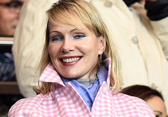 Nữ tỉ phú mang song thai ở tuổi 53