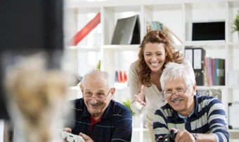 Quan hệ xã hội quan trọng với sức khỏe như tập luyện và ăn uống