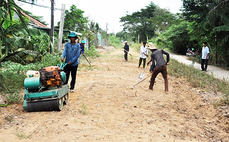 Tập trung chỉ đạo phát triển kinh tế, nâng cao đời sống của nhân dân