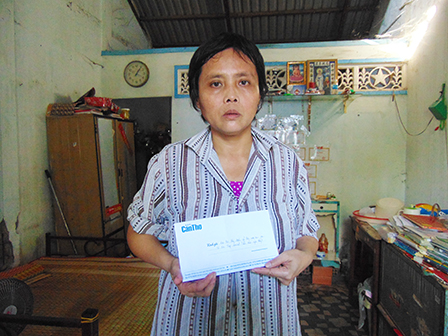 Trao tiền từ thiện