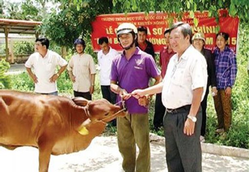 ជនរួមជាតិខ្មែរឈានឡើងចាកផុតពីភាពក្រីក្រ