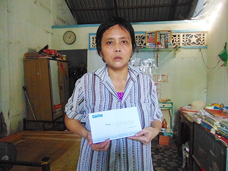 Trao tiền từ thiện