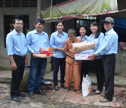 Thăm, tặng quà cho 4 hoàn cảnh thương tâm