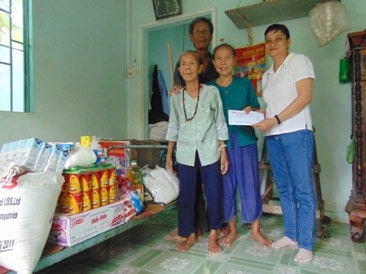 TRAO TIỀN TỪ THIỆN