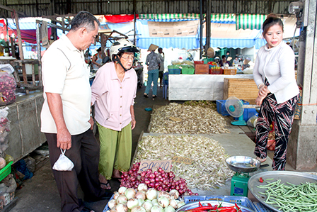 Gần Tết giá củ kiệu tăng