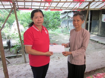 TRAO TIỀN TỪ THIỆN