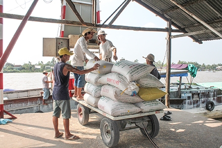 Tìm giải pháp đẩy mạnh 
xuất khẩu hàng hóa