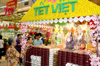 NGUỒN CUNG HÀNG HÓA TẾT DỒI DÀO, GIÁ ỔN ĐỊNH