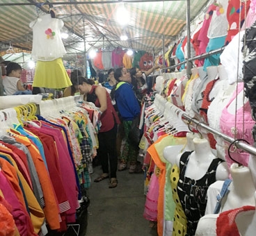 Sắm Tết ở chợ đêm