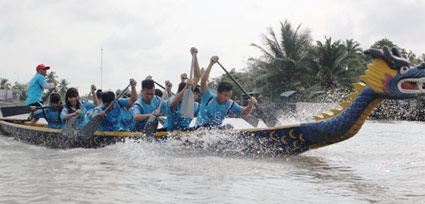 Đội thuyền xã Tân Thới hạng Nhất