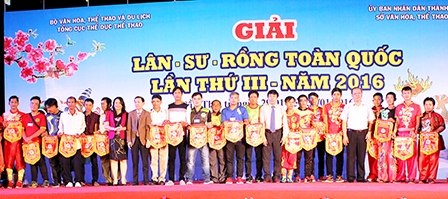 Rộn rã khai xuân