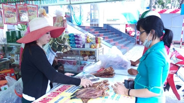 CHỌN HÀNG ĐẶC SẢN CHO NGÀY TẾT