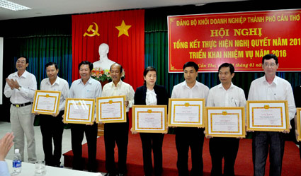 Nhìn lại chất lượng tổ chức cơ sở đảng sau 4 năm thực hiện Nghị quyết Trung ương 4 khóa XI