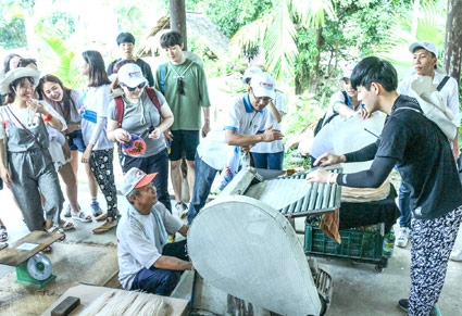 Lan tỏa bản sắc 
văn hóa sông nước