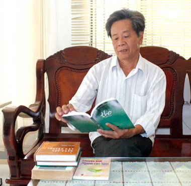 Những cánh én dệt đời nên xuân...
