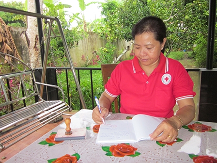 Trao tiền từ thiện