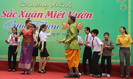 Nặng lòng với những điệu múa Khmer