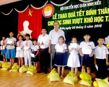 Phát triển phong trào
khuyến học khuyến tài từ cơ sở