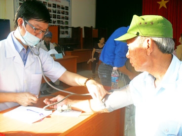 Uống thuốc nhức khớp không theo chỉ dẫn của bác sĩ chuyên khoa nguy cơ cao gây gãy xương, tai biến mạch máu não