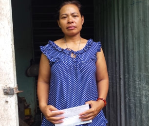 Trao tiền từ thiện