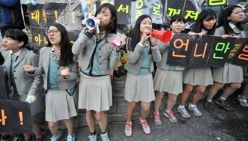 Thiếu đồng phục vì căng thẳng liên Triều