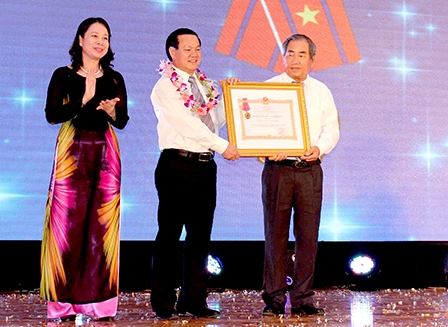 Tập đoàn Sao Mai đón nhận
Huân chương Lao động hạng Ba