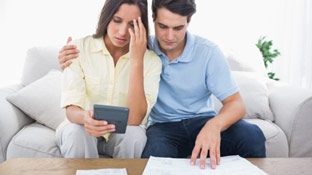 Lo âu về tài chính có thể gây ra cơn đau thể chất