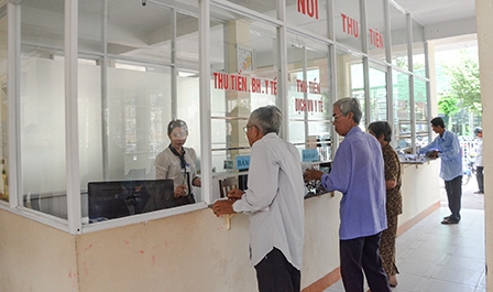 Đảm bảo quyền lợi cho bệnh nhân khám, chữa bệnh bằng bảo hiểm y tế