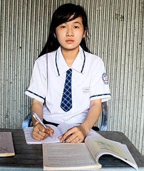 Nghị lực vượt khó học giỏi của cô học trò nghèo