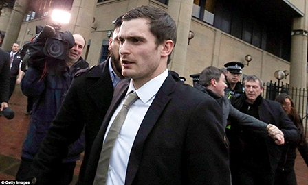 Adam Johnson "gỡ lịch"