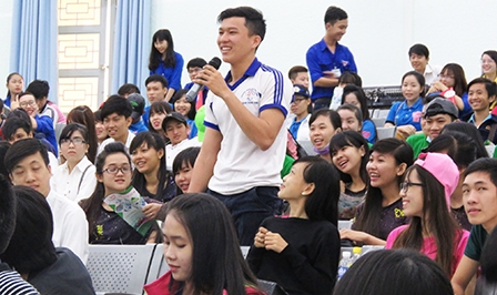 Thu hút gần 1.000 học sinh phổ thông