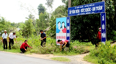 Sôi nổi phong trào làm theo gương Bác