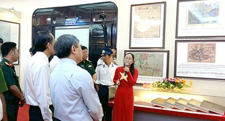 Triển lãm bản đồ, tư liệu 

khẳng định Hoàng Sa 

và Trường Sa là của Việt Nam