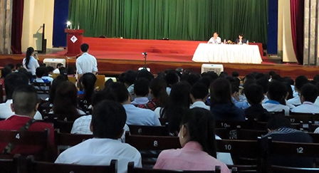 Hiệu trưởng Trường ĐHCT tiếp xúc sinh viên